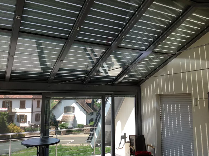 Abb.: schanz-wintergartenrollladen-wiga-star-2.webp